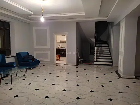 Satılır 5 otaqlı həyət evi 320 m²