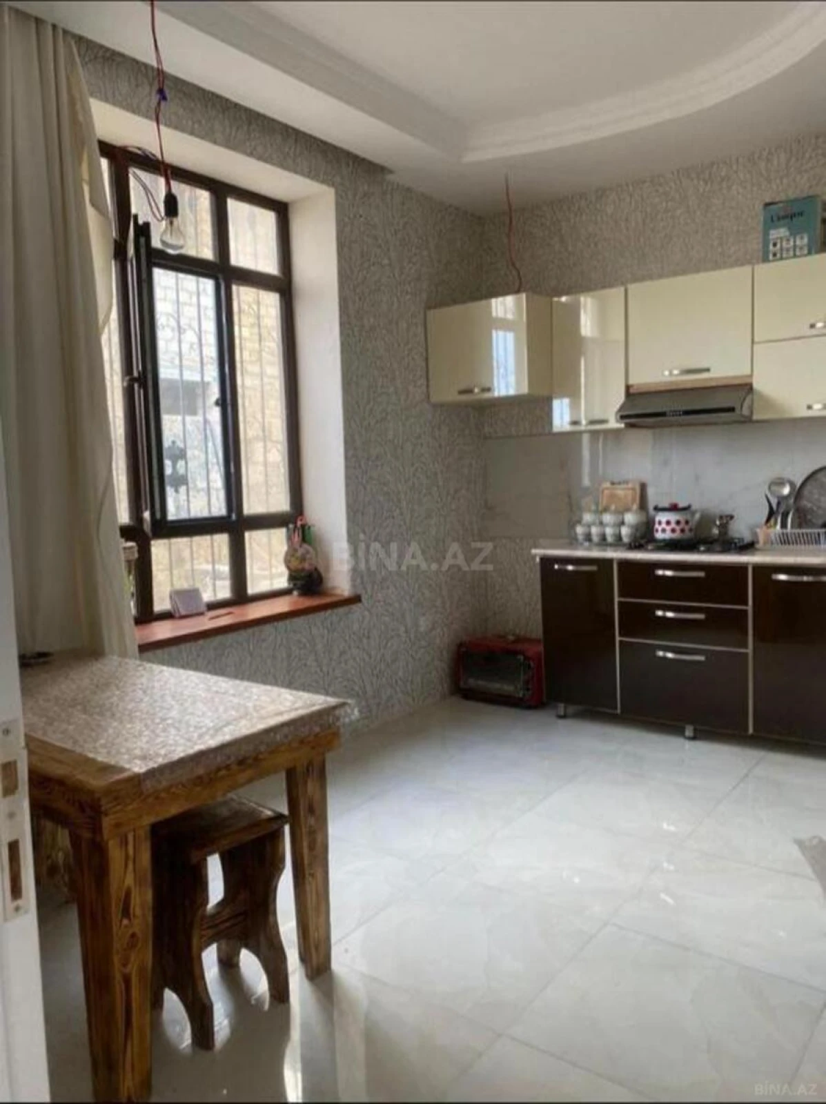 Satılır 5 otaqlı həyət evi 320 m²