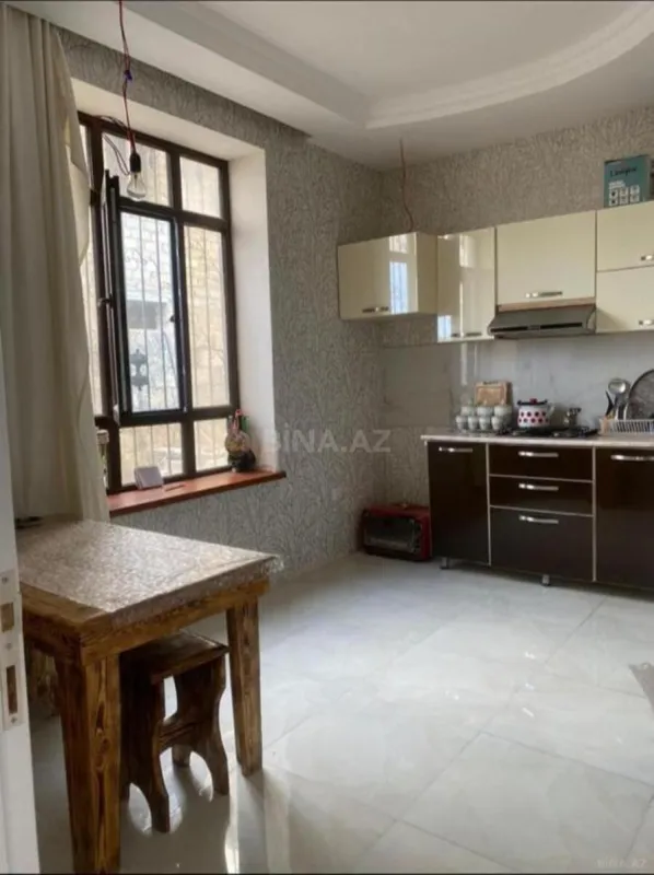 Satılır 5 otaqlı həyət evi 320 m²