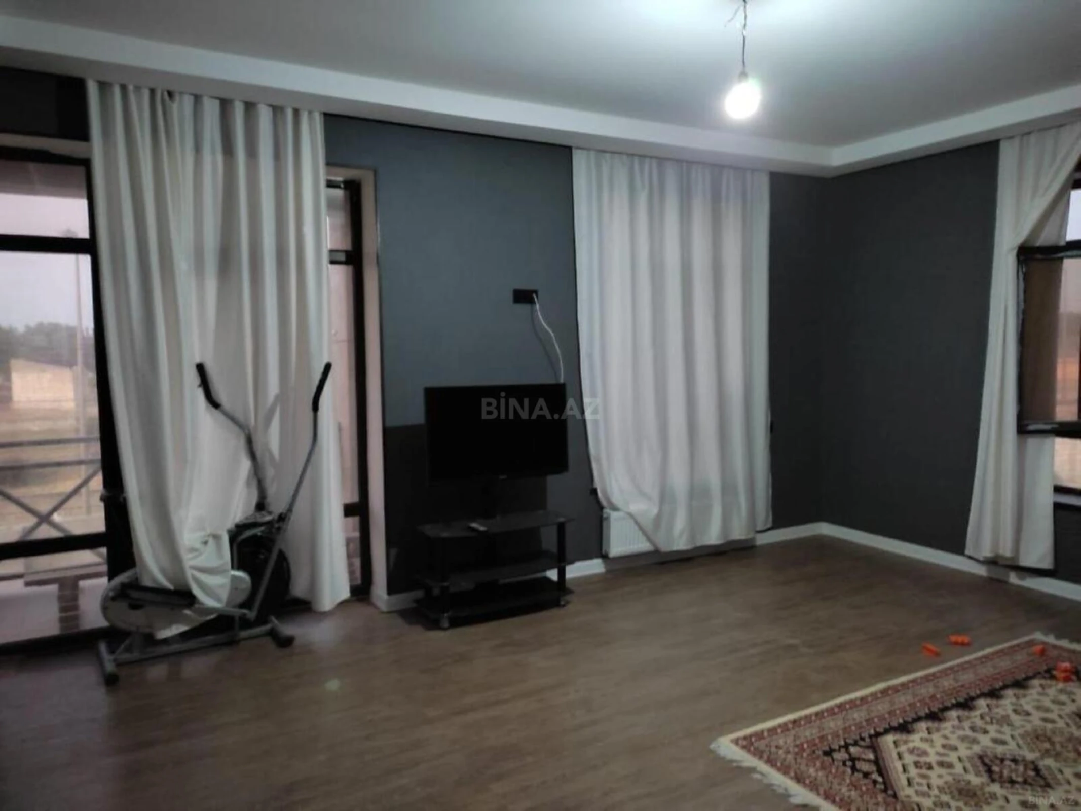 Satılır 5 otaqlı həyət evi 320 m²