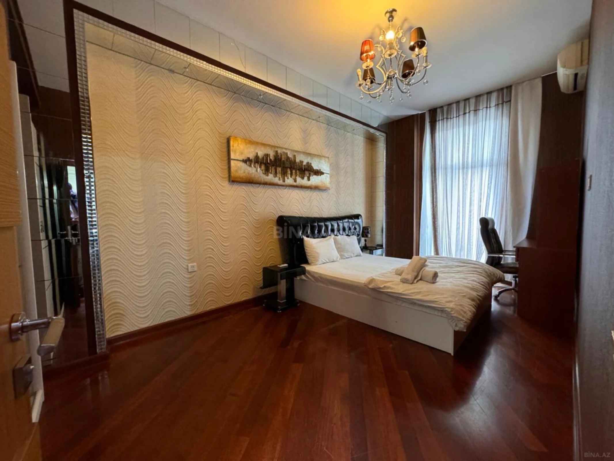 Kirayə verilir 4 otaqlı mənzil 220 m²