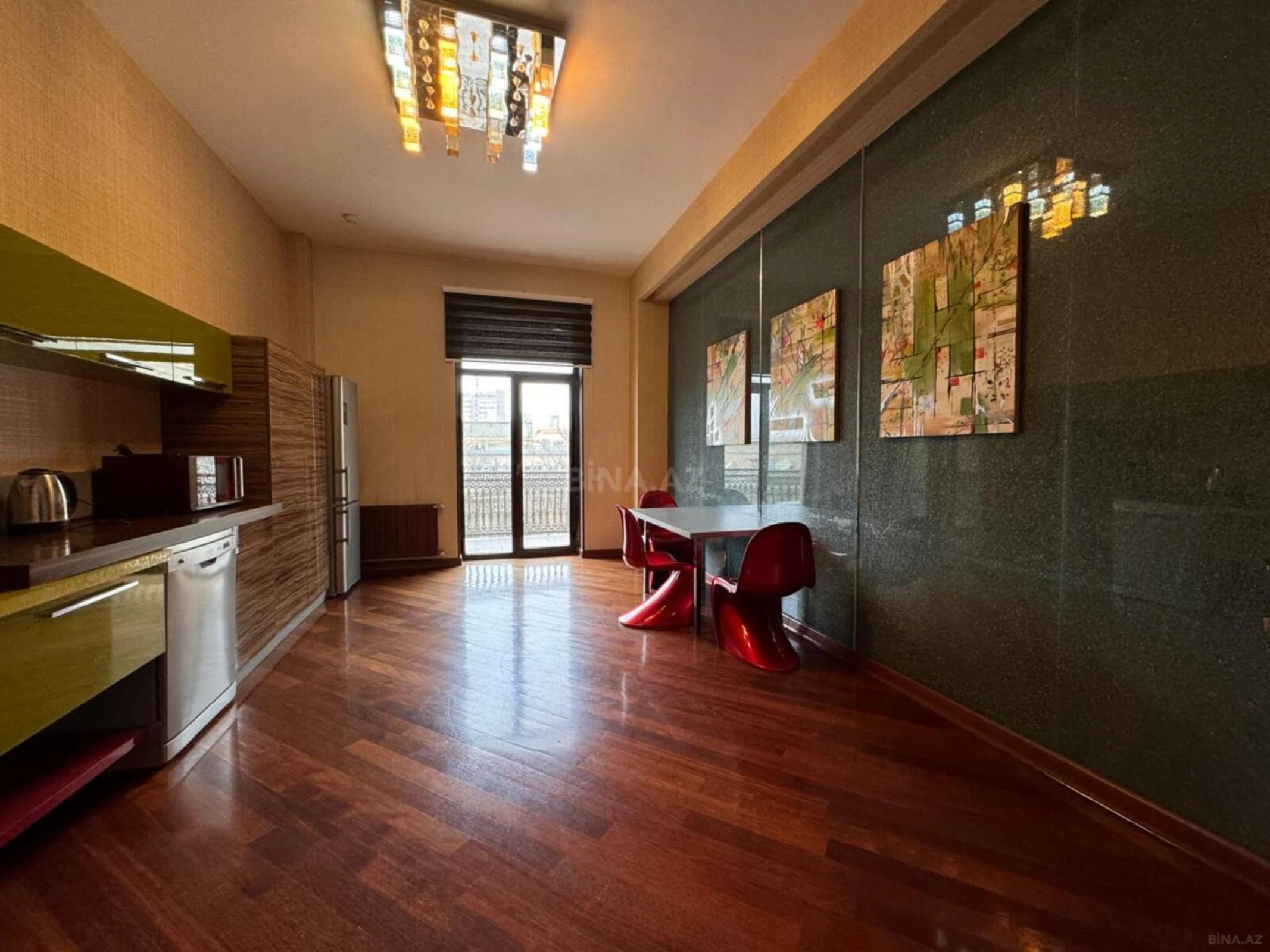 Kirayə verilir 4 otaqlı mənzil 220 m²