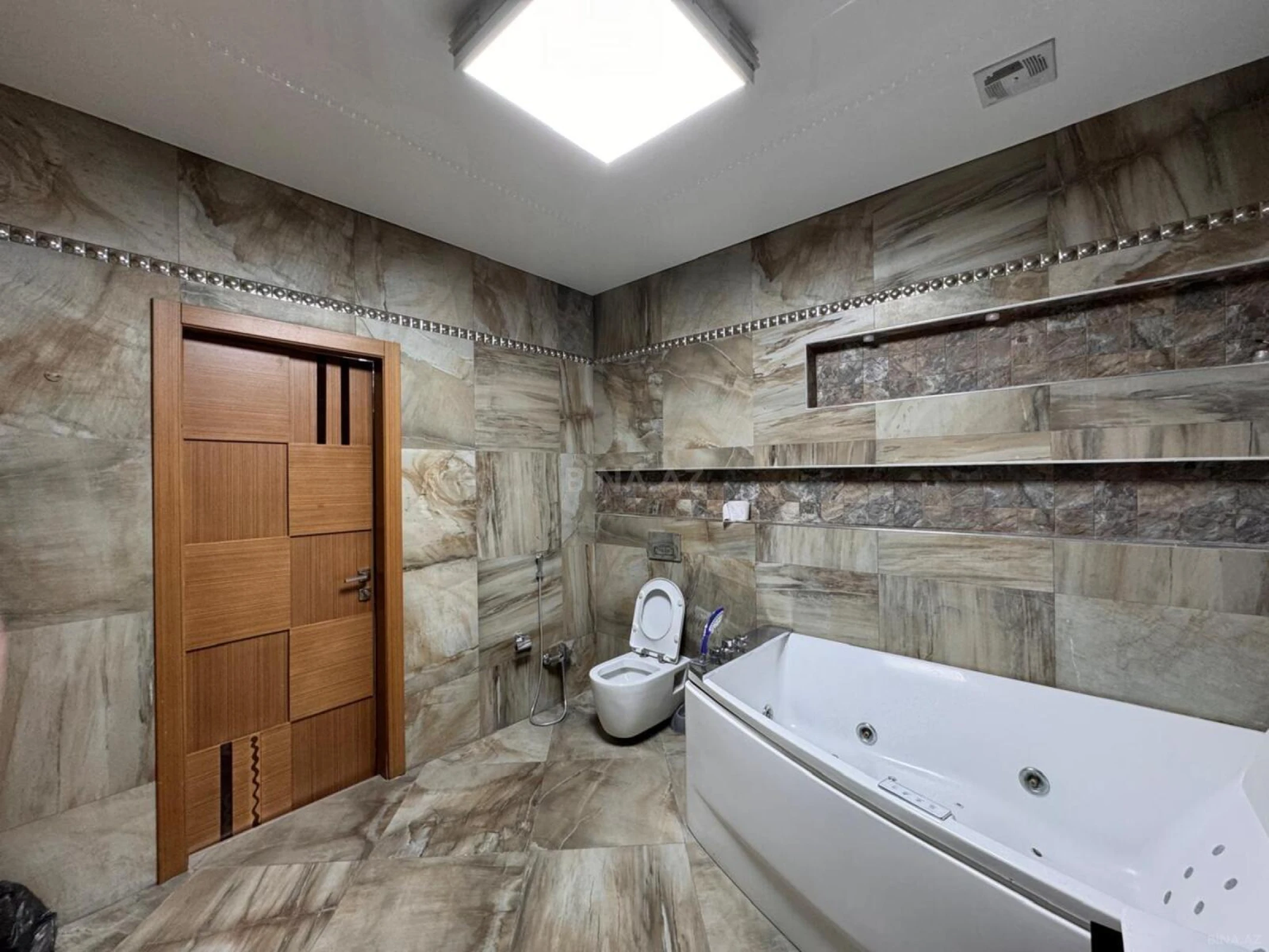 Kirayə verilir 4 otaqlı mənzil 220 m²