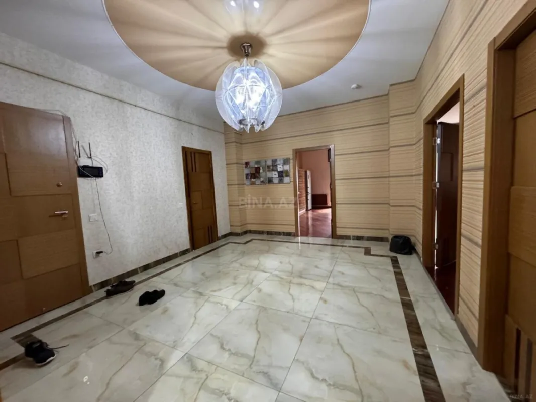 Kirayə verilir 4 otaqlı mənzil 220 m²