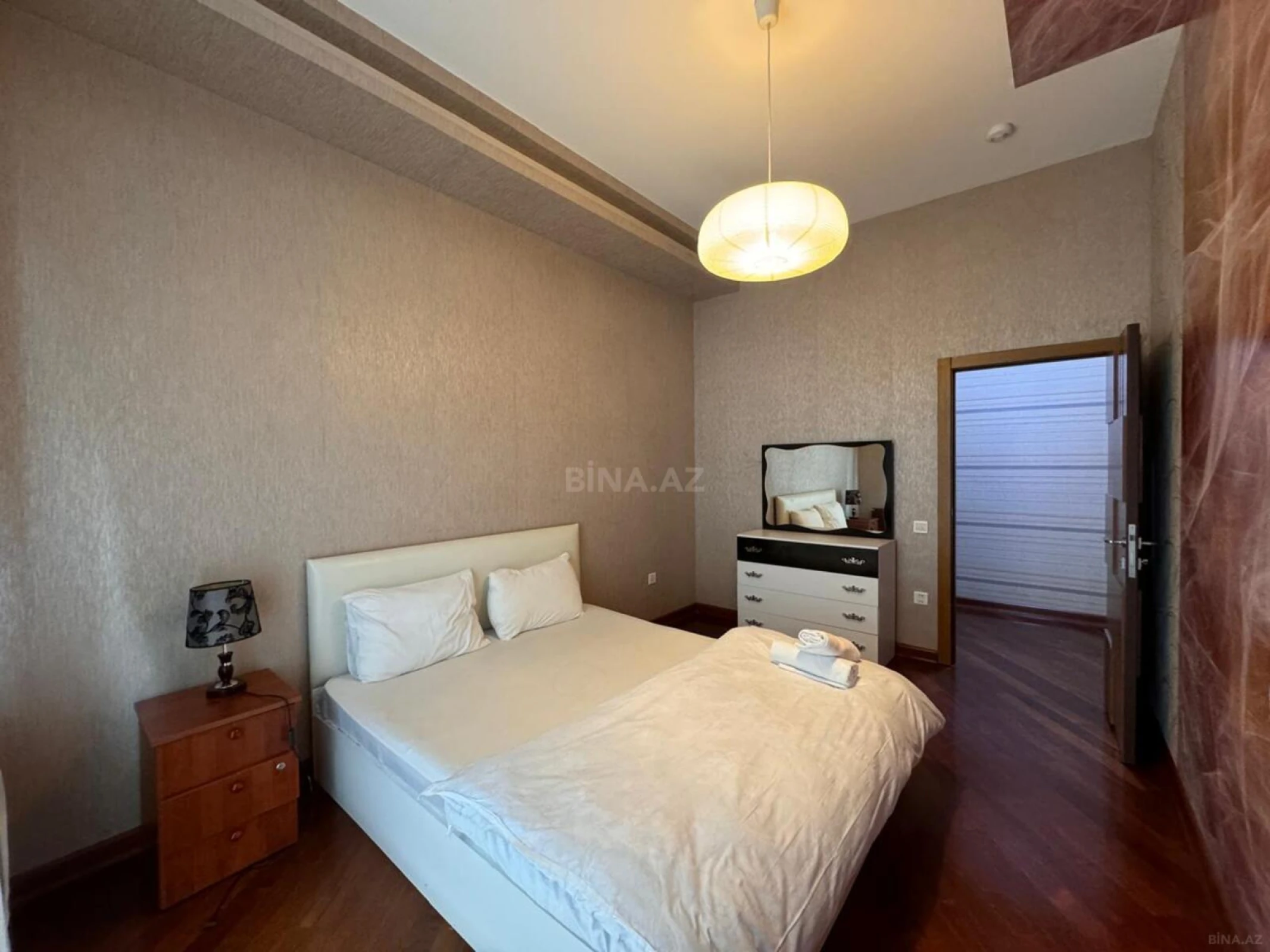 Kirayə verilir 4 otaqlı mənzil 220 m²