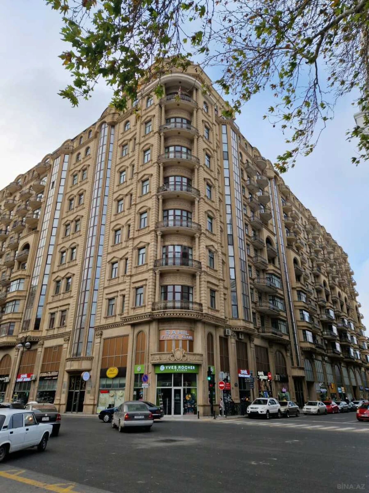 Kirayə verilir 4 otaqlı mənzil 220 m²