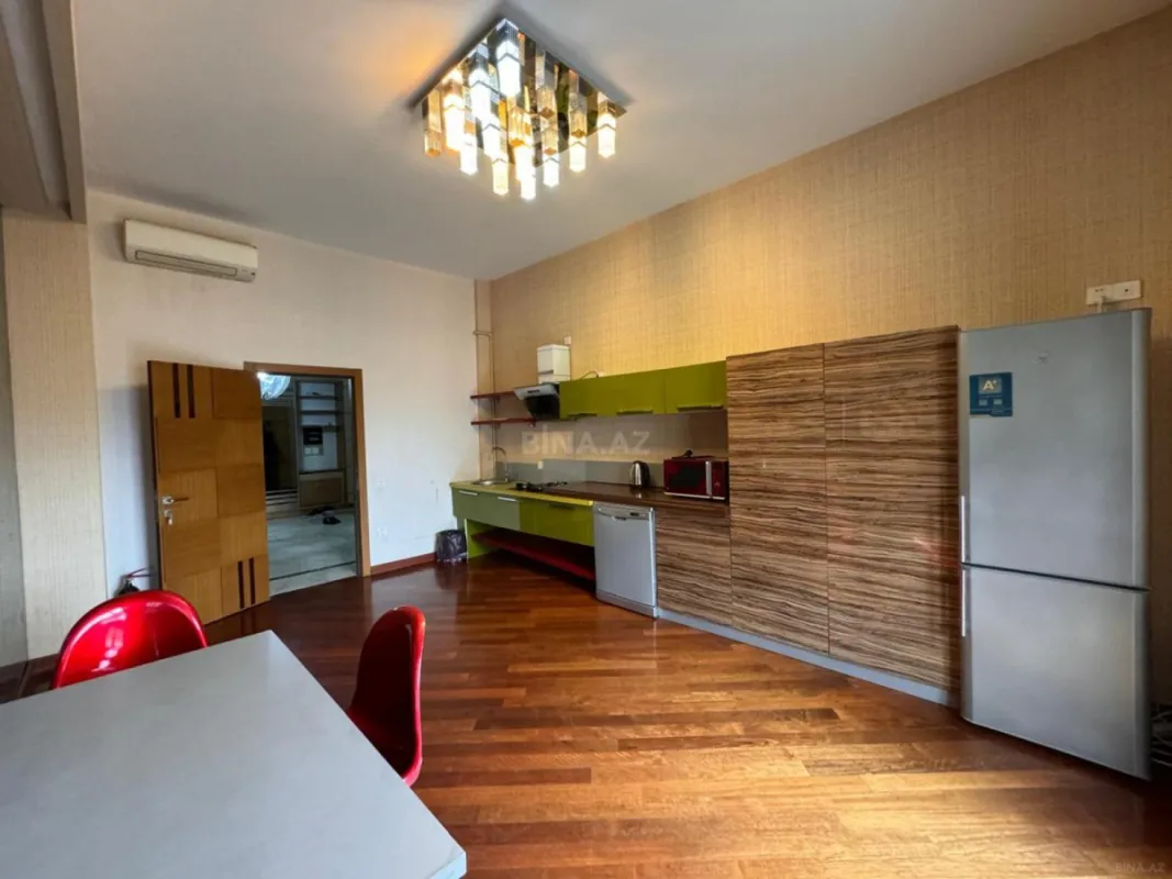 Kirayə verilir 4 otaqlı mənzil 220 m²