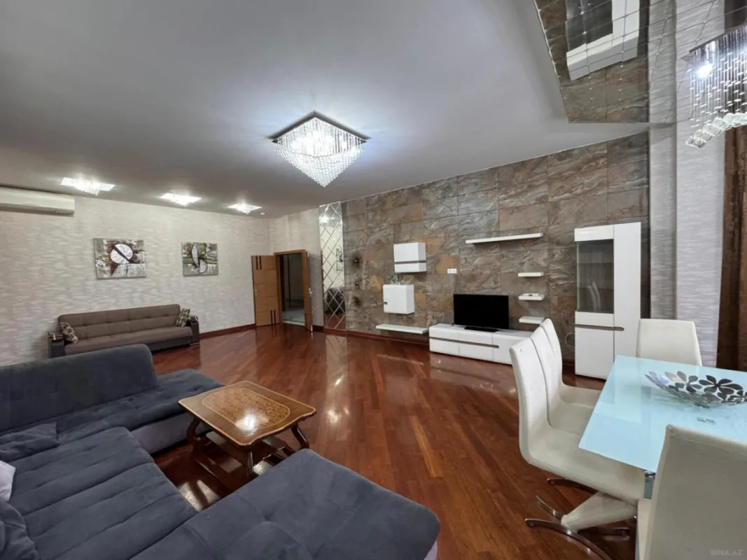 Kirayə verilir 4 otaqlı mənzil 220 m²