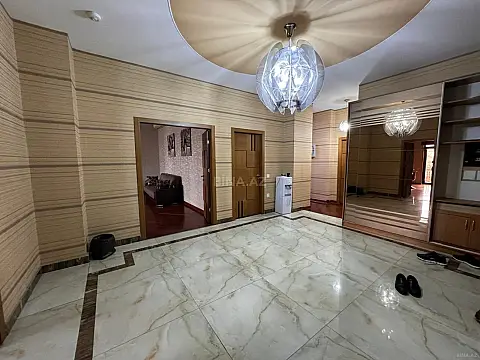 Kirayə verilir 4 otaqlı mənzil 220 m²