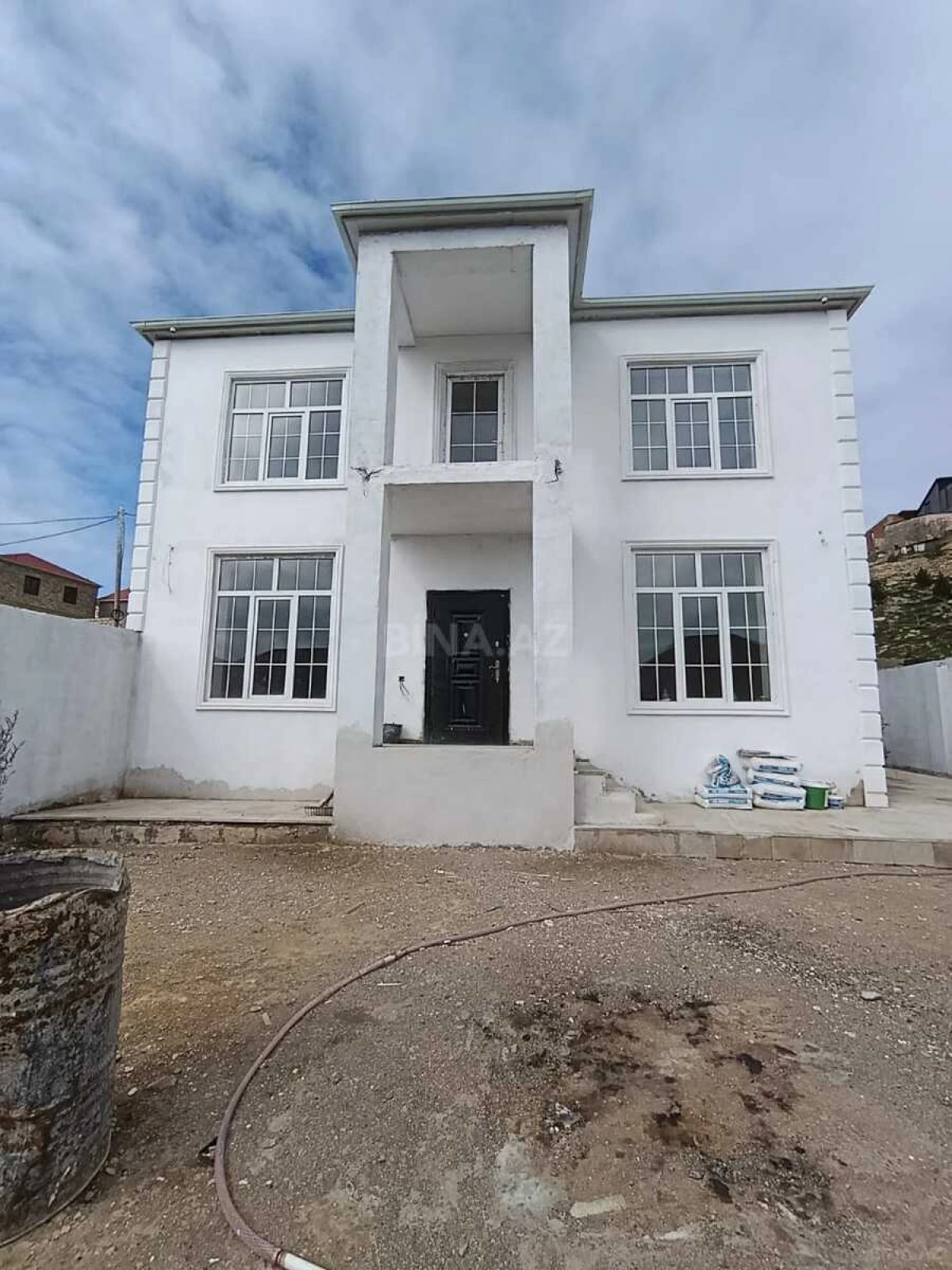 Satılır 5 otaqlı həyət evi 175 m²