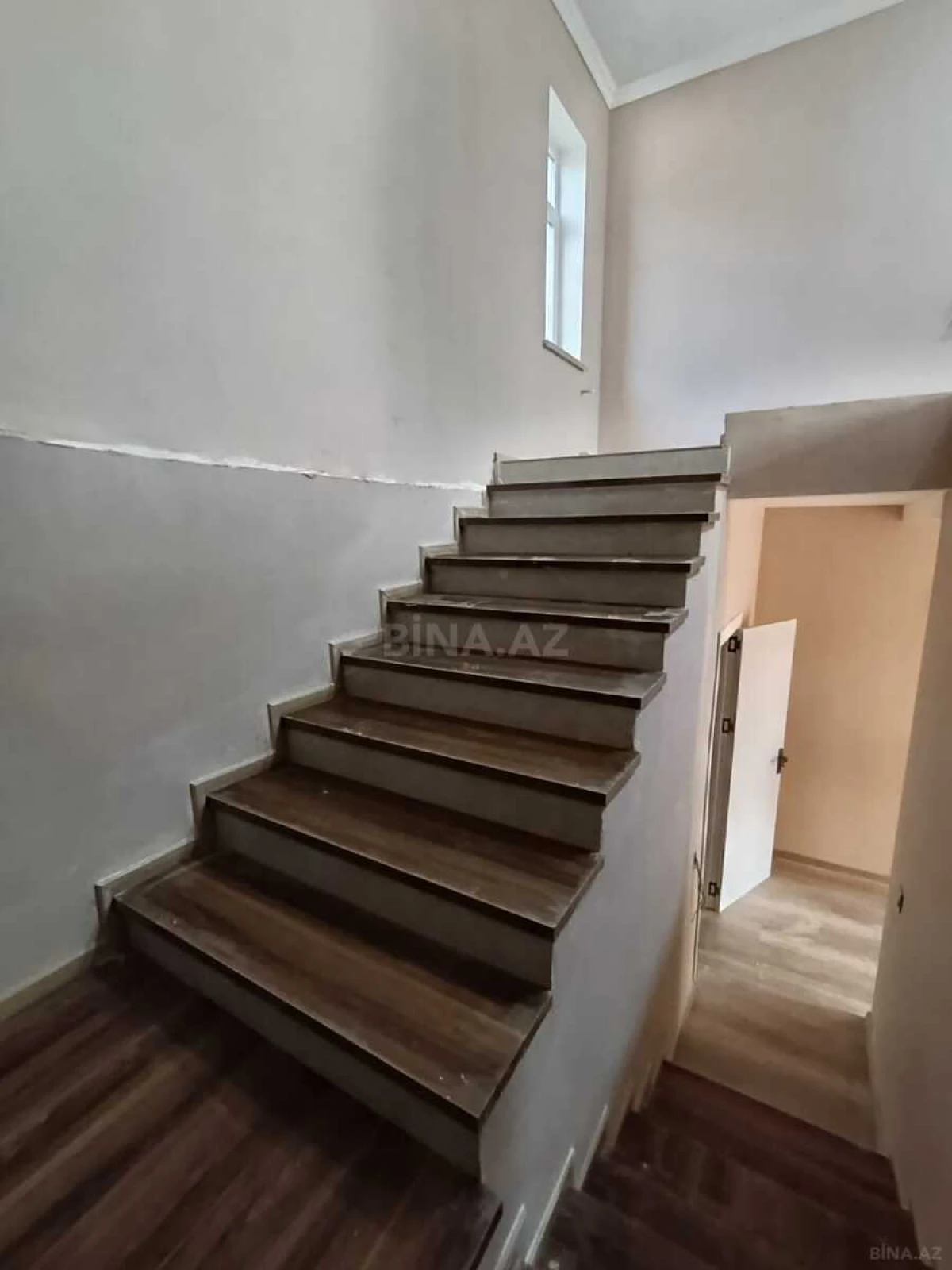 Satılır 5 otaqlı həyət evi 175 m²