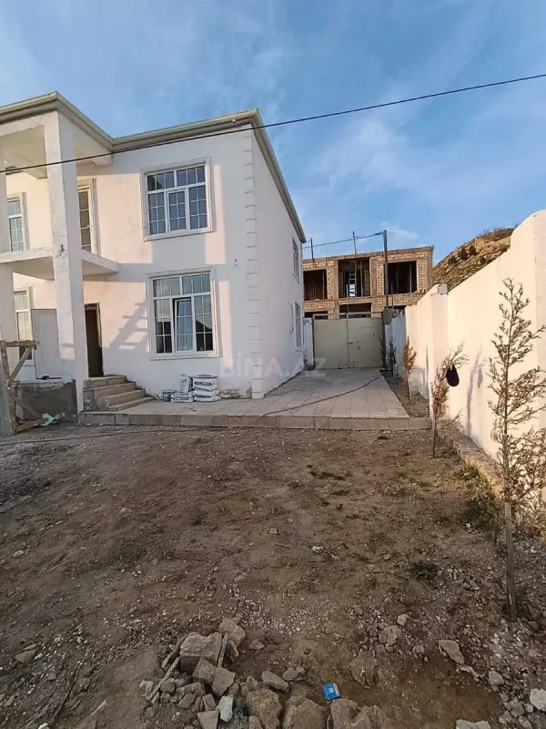 Satılır 5 otaqlı həyət evi 175 m²