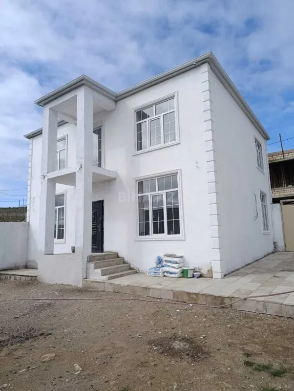 Satılır 5 otaqlı həyət evi 175 m²