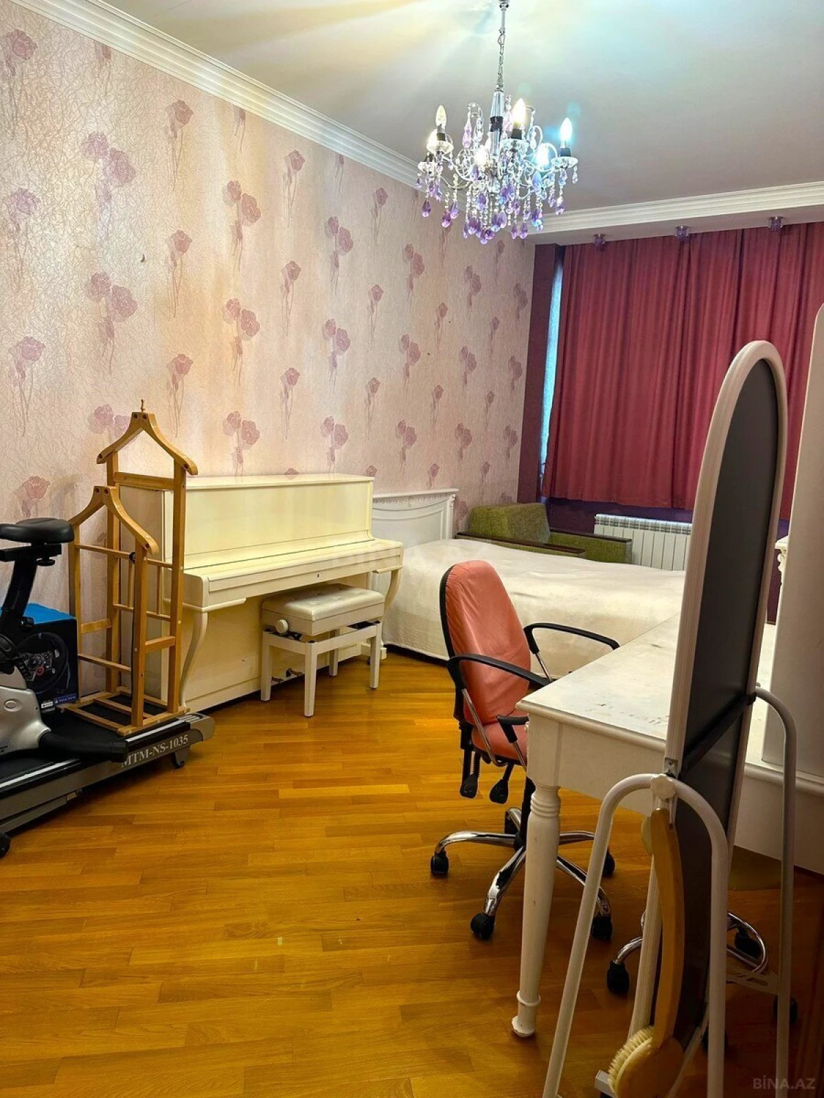 Satılır 4 otaqlı mənzil 215 m²