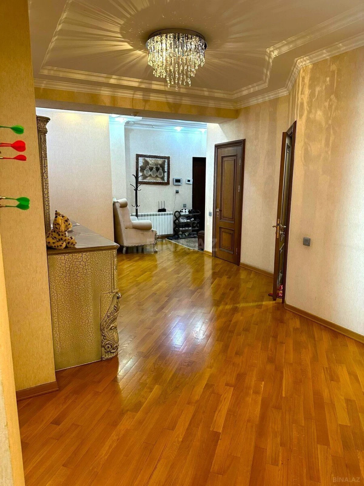 Satılır 4 otaqlı mənzil 215 m²