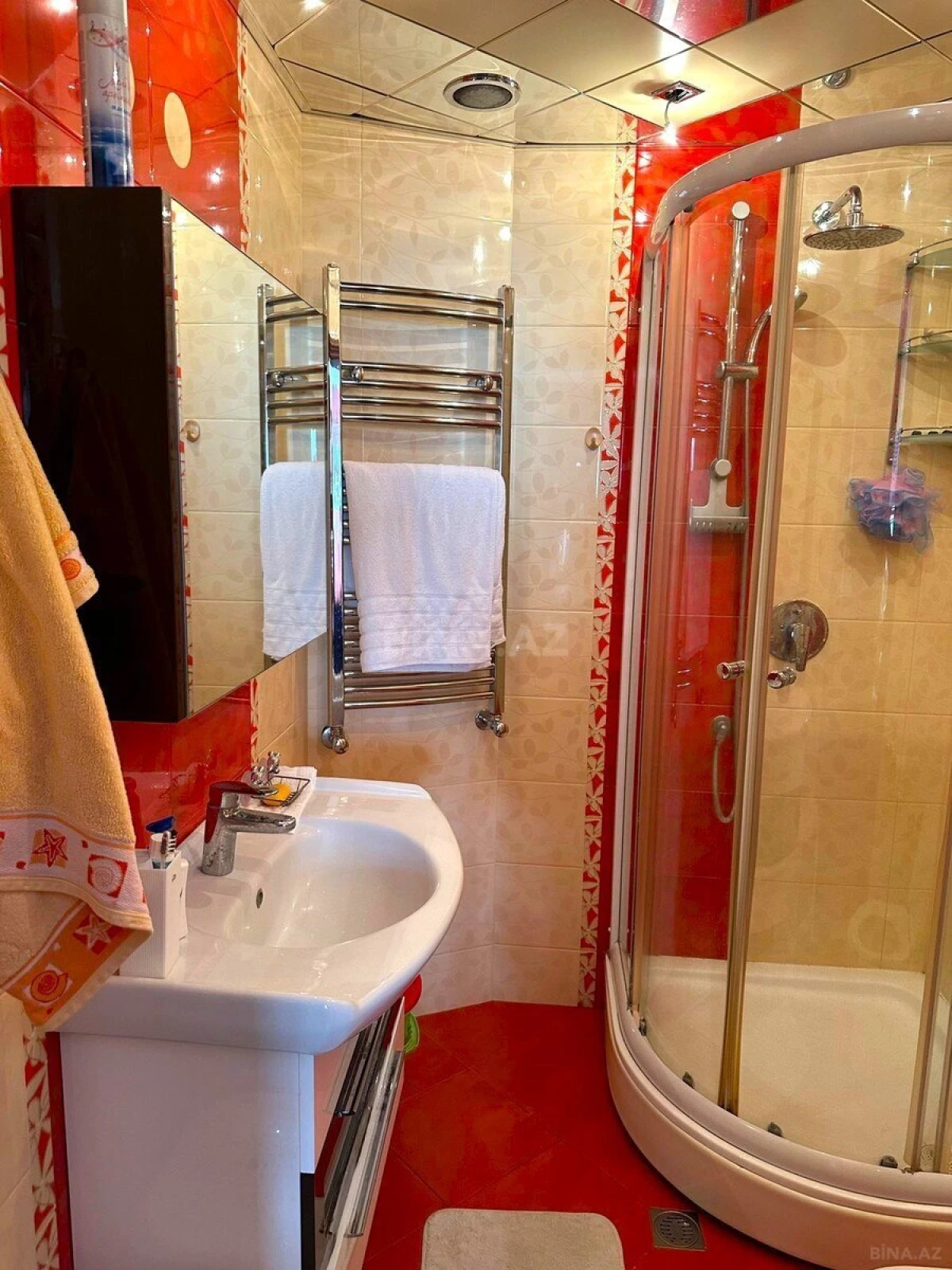 Satılır 4 otaqlı mənzil 215 m²