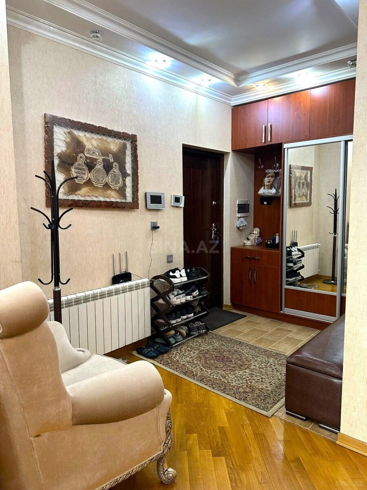 Satılır 4 otaqlı mənzil 215 m²
