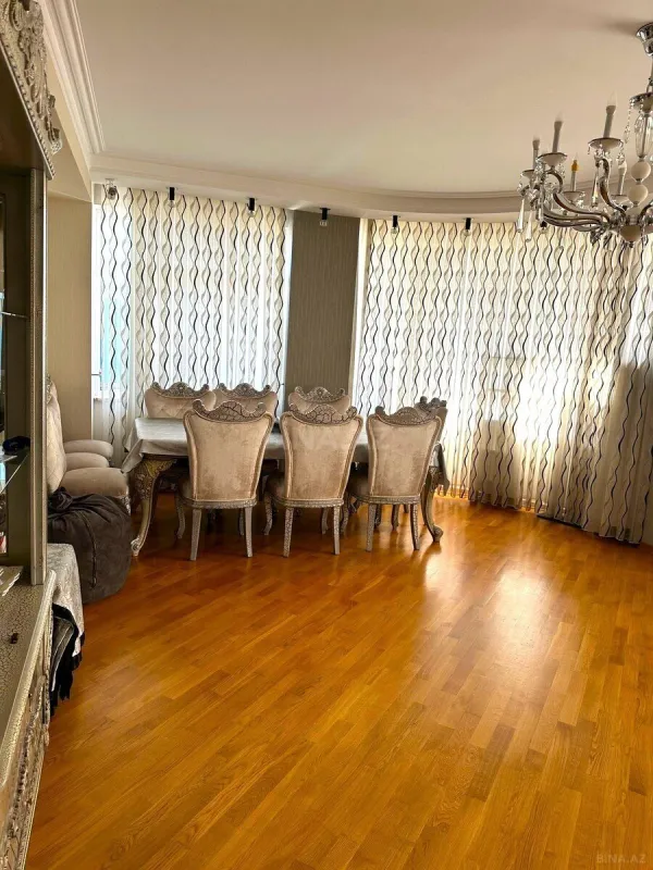 Satılır 4 otaqlı mənzil 215 m²