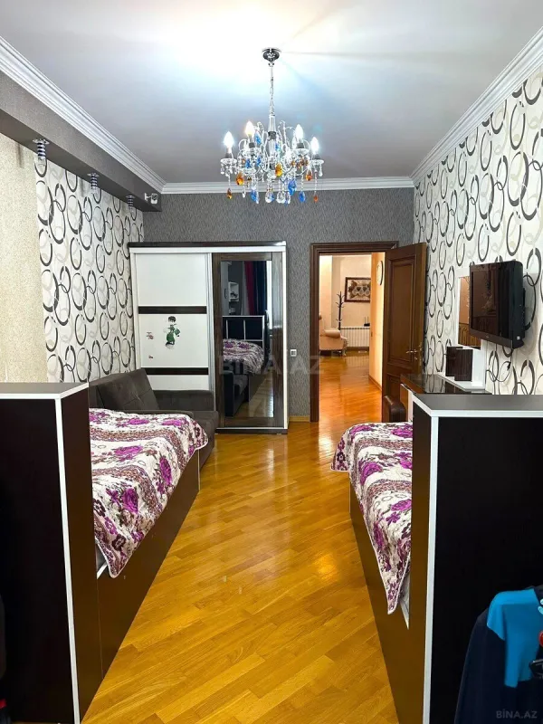 Satılır 4 otaqlı mənzil 215 m²