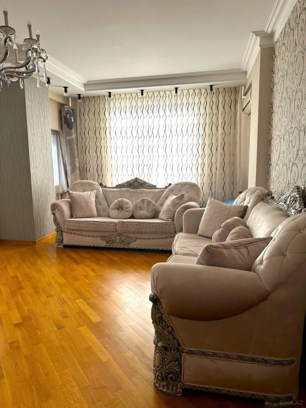 Satılır 4 otaqlı mənzil 215 m²