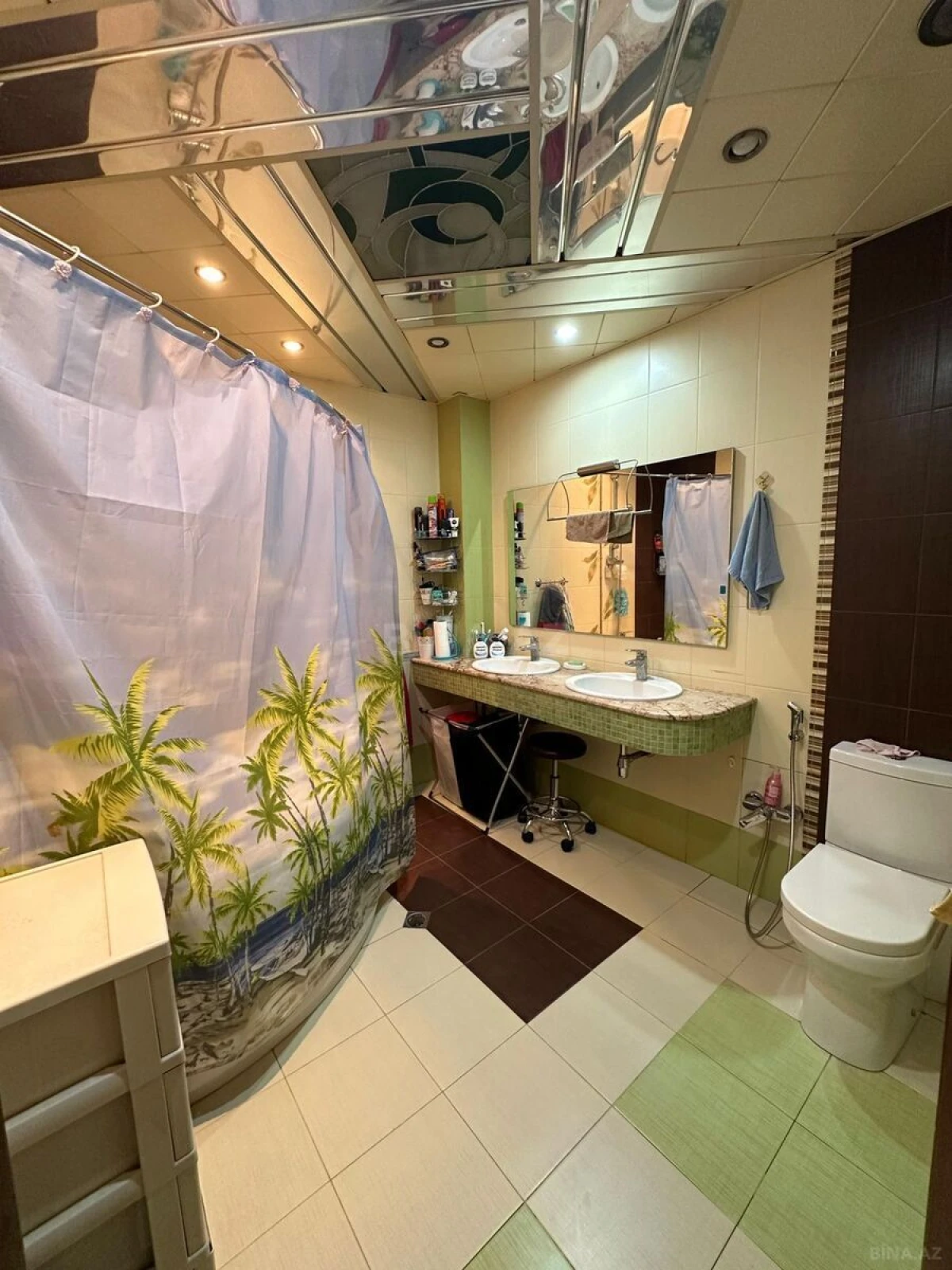 Satılır 4 otaqlı mənzil 215 m²