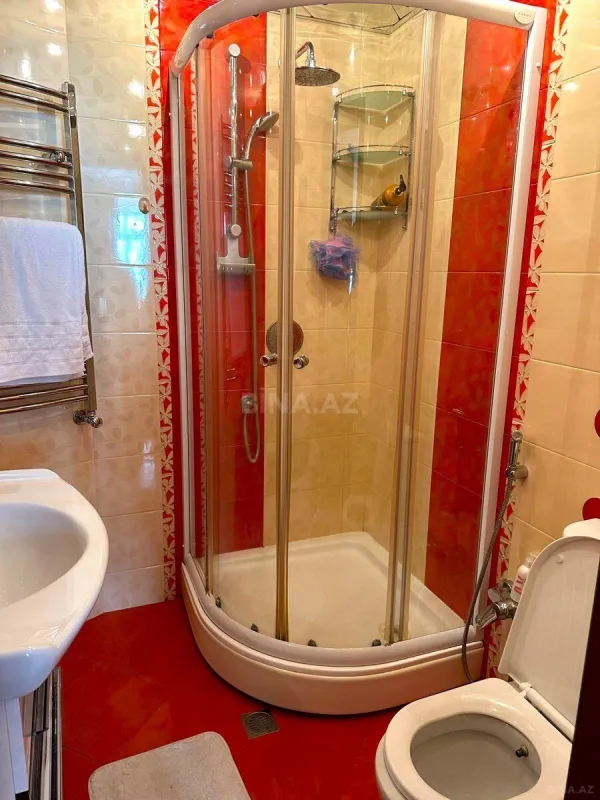 Satılır 4 otaqlı mənzil 215 m²