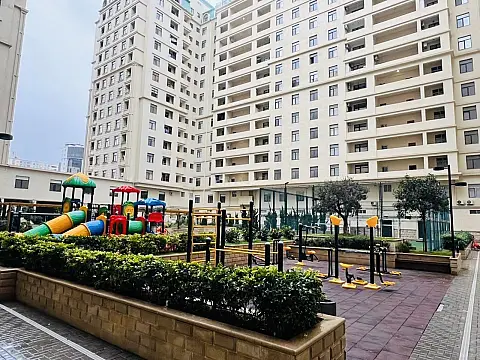 Satılır 2 otaqlı mənzil 83 m²