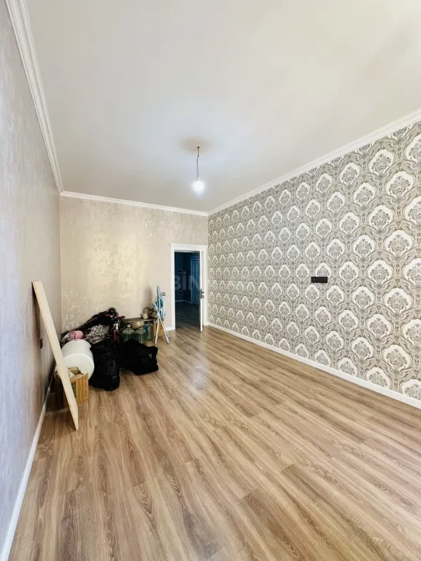 Satılır 2 otaqlı mənzil 83 m²