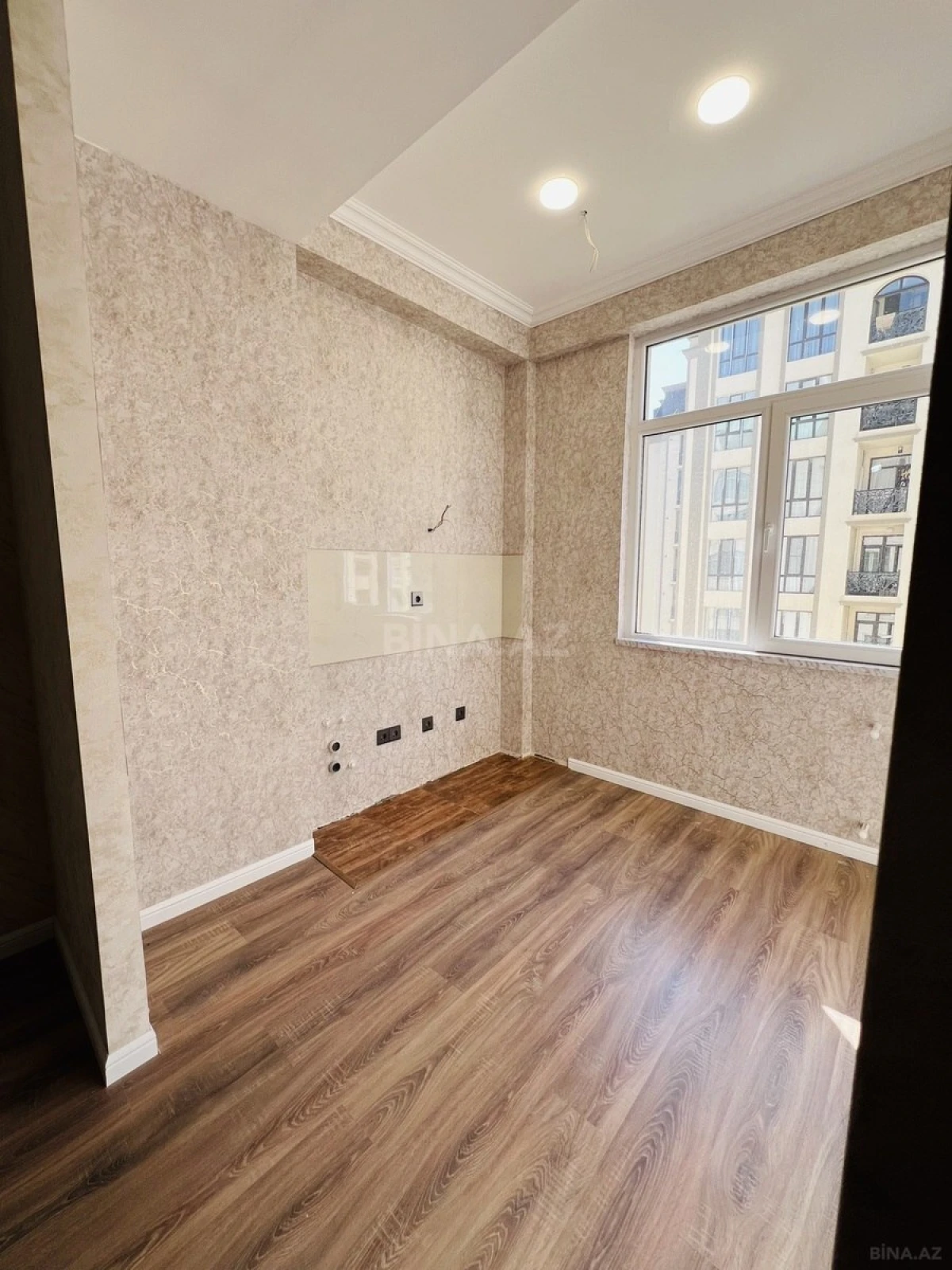 Satılır 2 otaqlı mənzil 83 m²