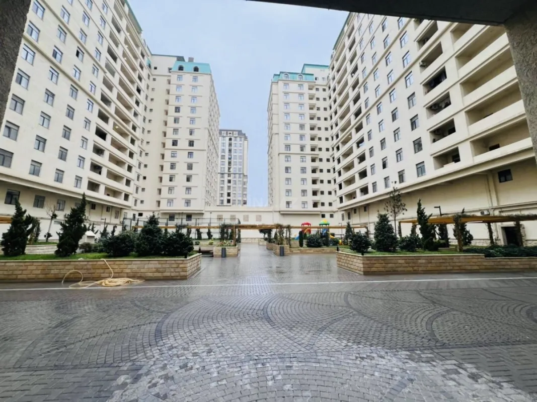 Satılır 2 otaqlı mənzil 83 m²