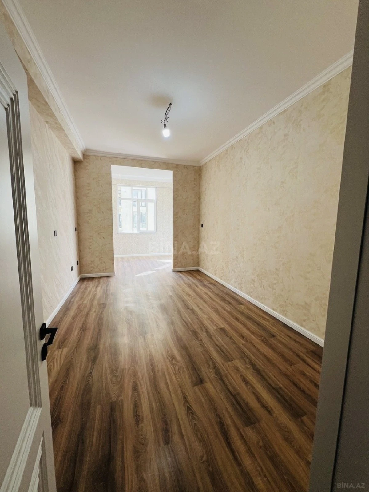 Satılır 2 otaqlı mənzil 83 m²