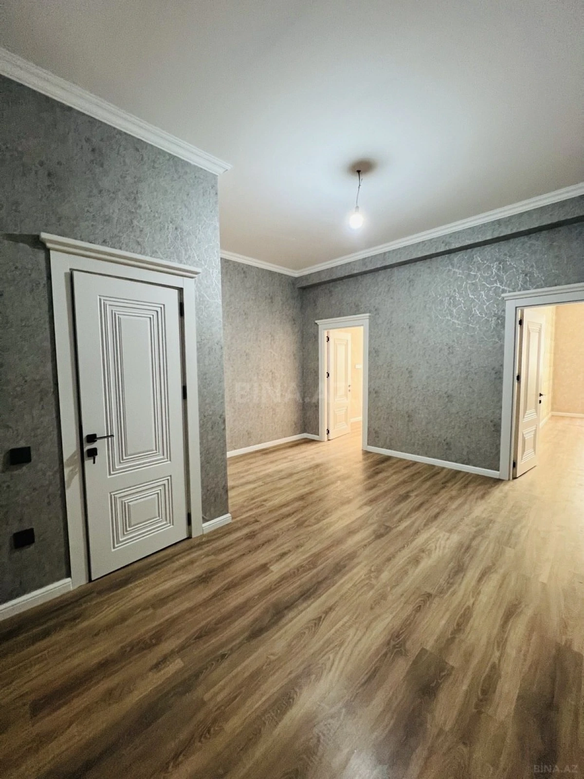 Satılır 2 otaqlı mənzil 83 m²