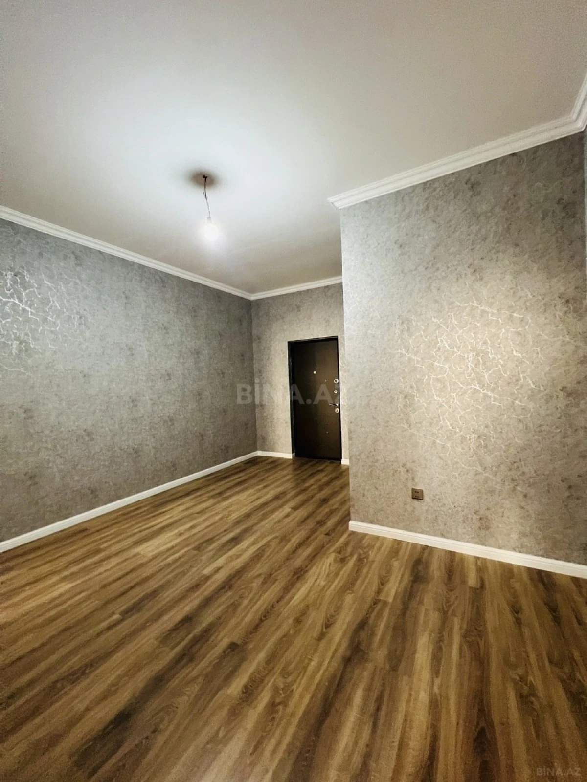 Satılır 2 otaqlı mənzil 83 m²