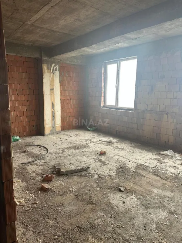 Satılır 5 otaqlı mənzil 186 m²