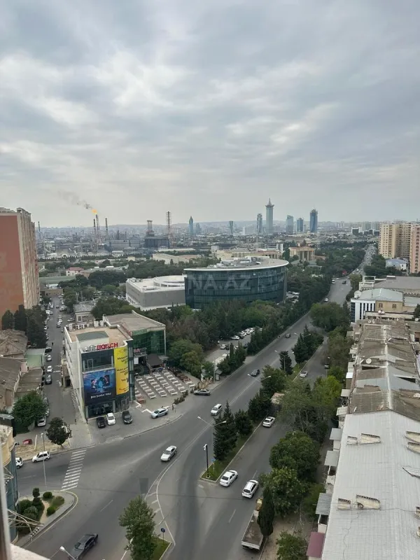 Satılır 5 otaqlı mənzil 186 m²