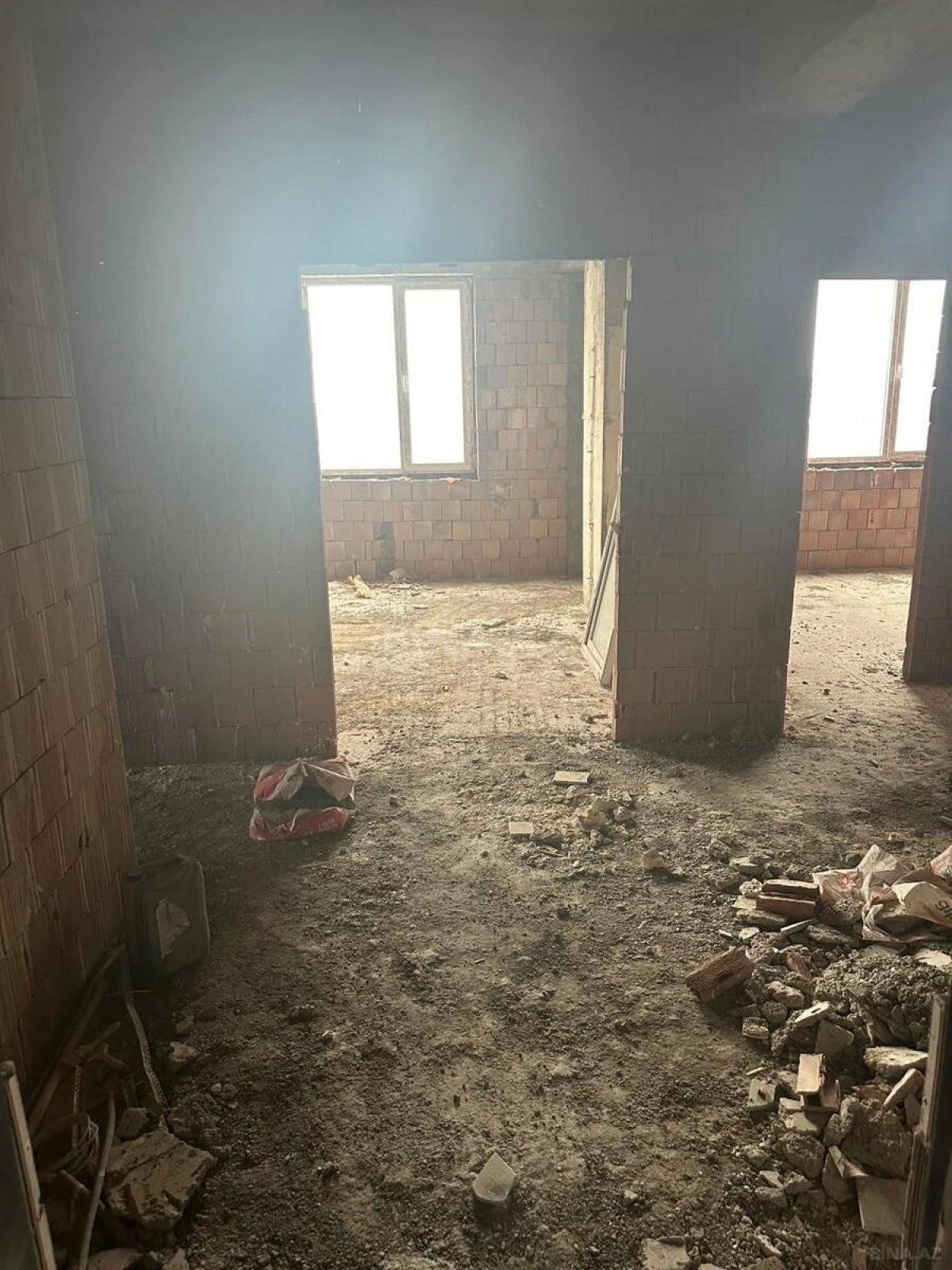 Satılır 5 otaqlı mənzil 186 m²