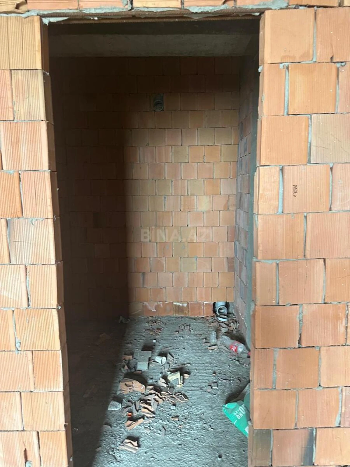 Satılır 5 otaqlı mənzil 186 m²