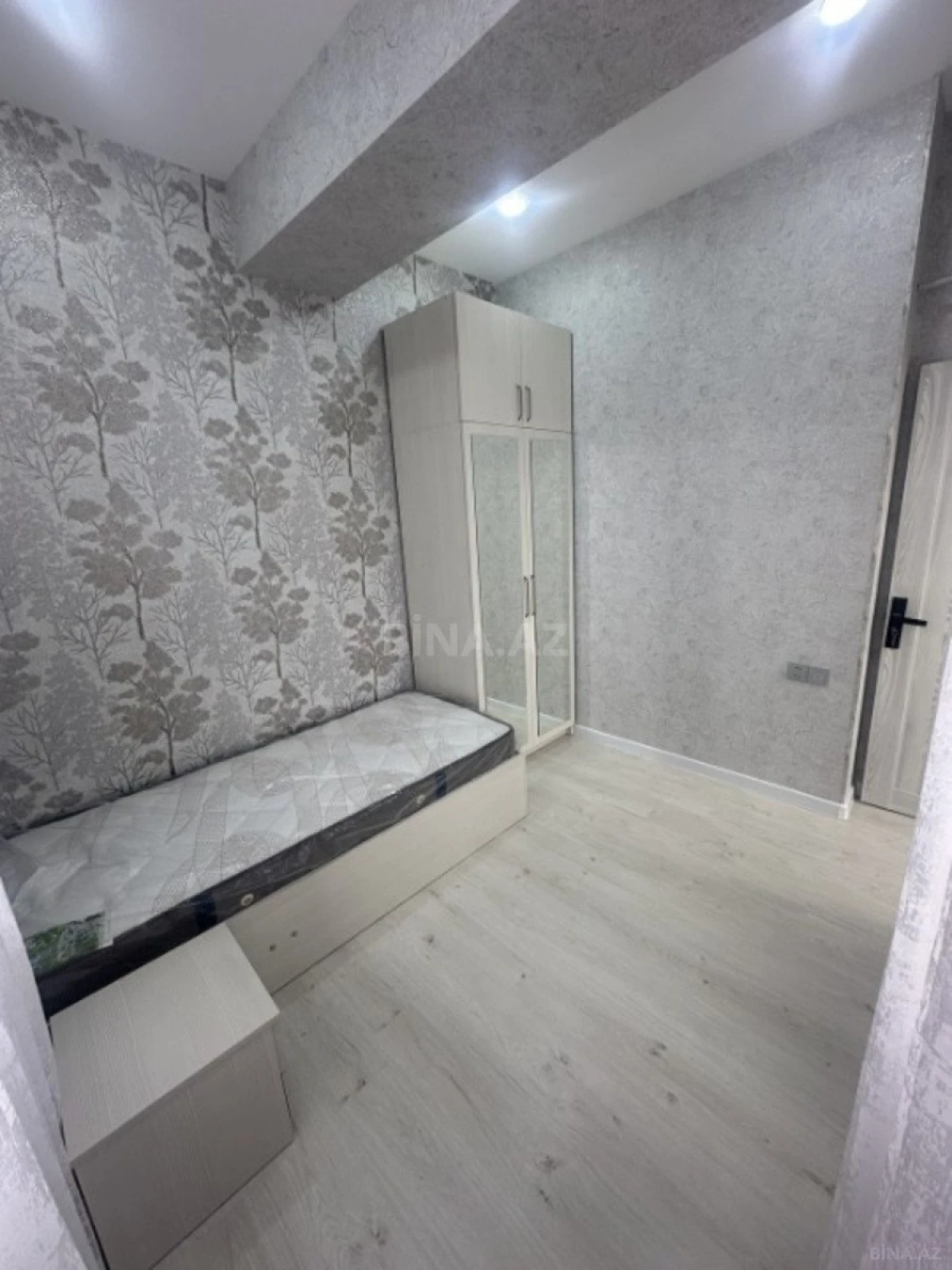 Satılır 4 otaqlı mənzil 109 m²