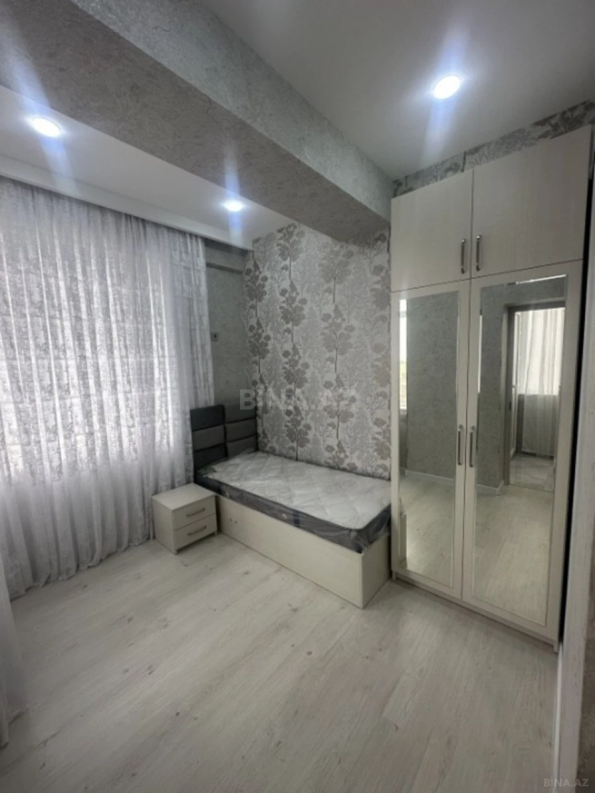 Satılır 4 otaqlı mənzil 109 m²