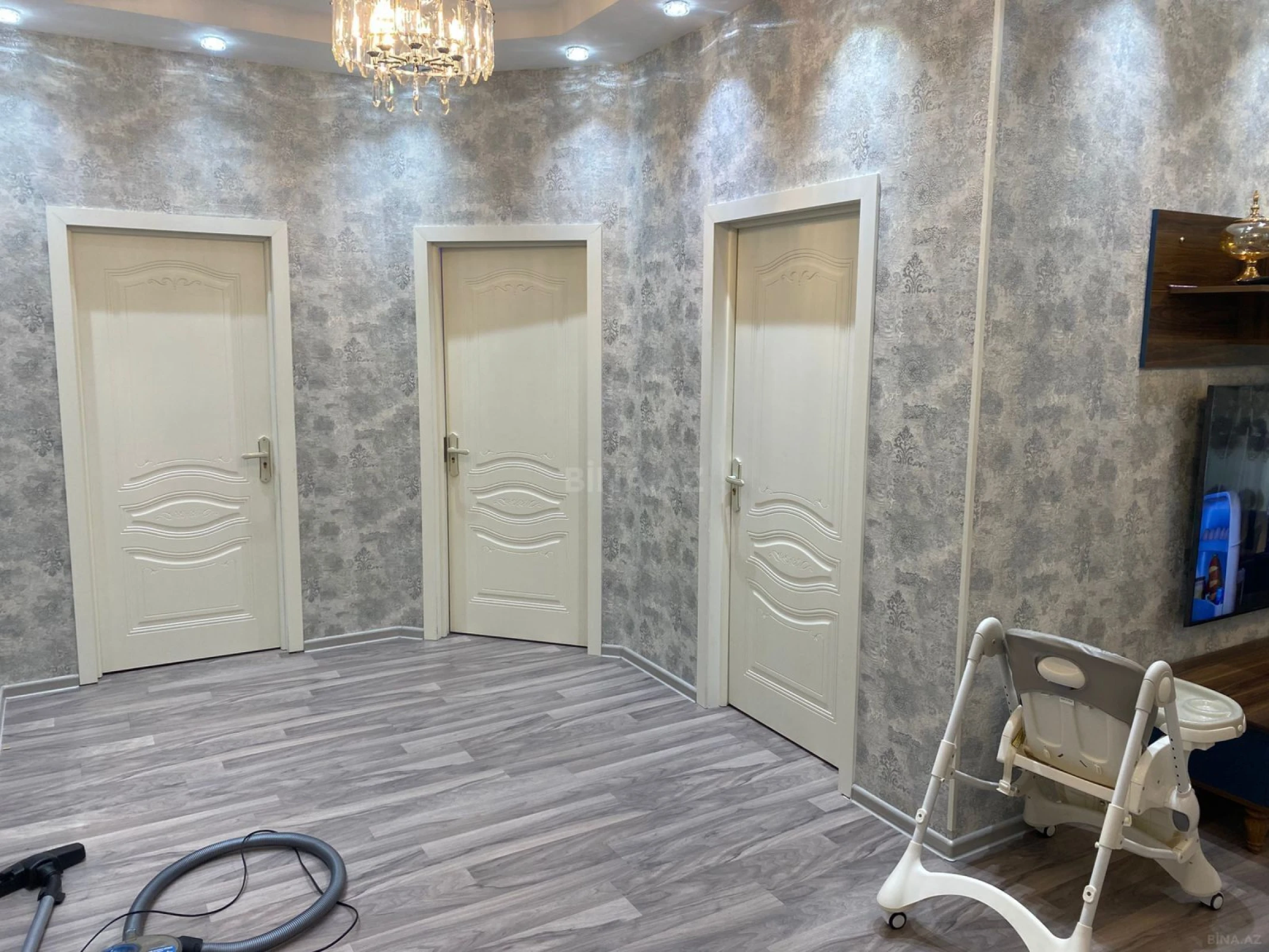 Satılır 4 otaqlı mənzil 158 m²