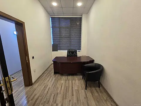 Kirayə verilir 5 otaqlı ofis 210 m²