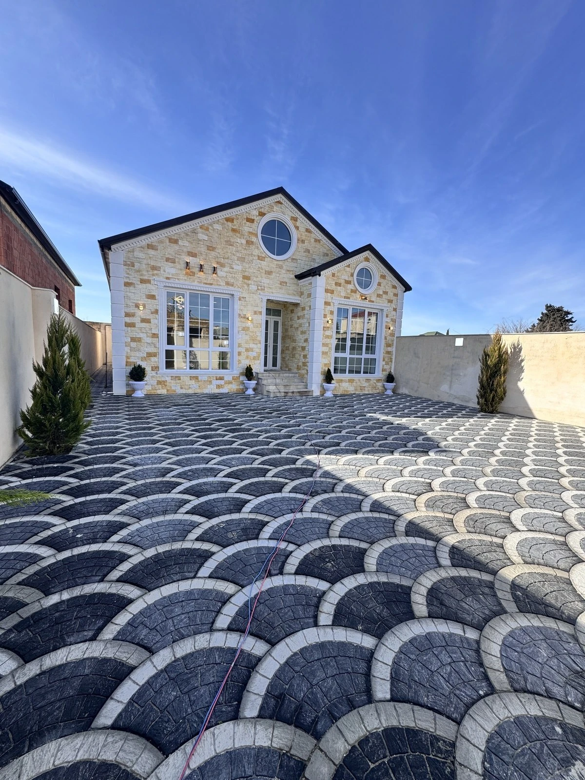 Satılır 4 otaqlı həyət evi 100 m²