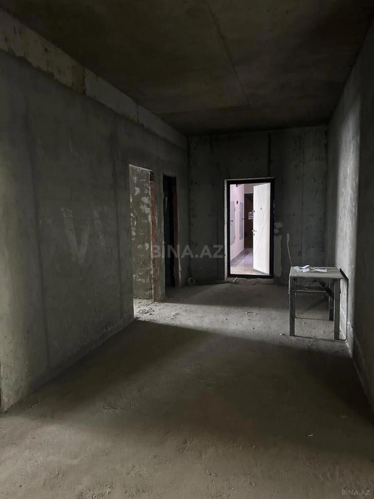 Satılır 5 otaqlı mənzil 272 m²
