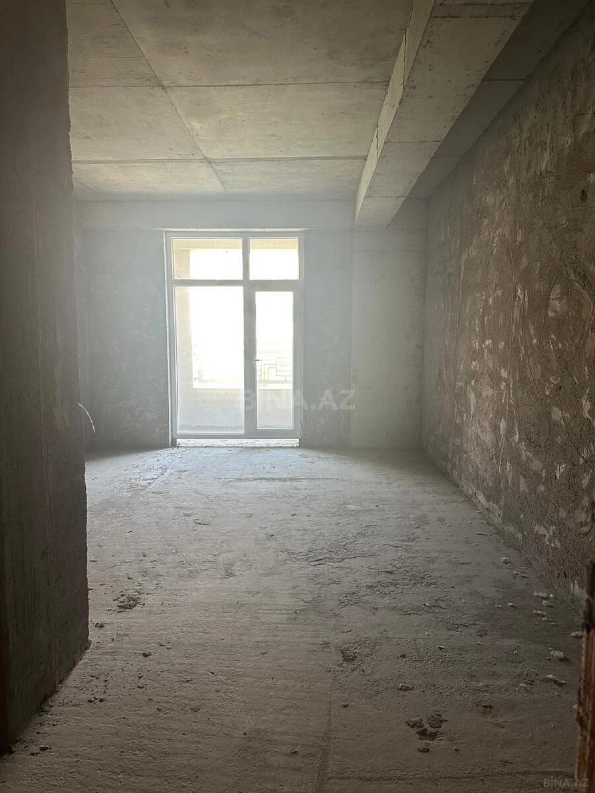 Satılır 5 otaqlı mənzil 272 m²