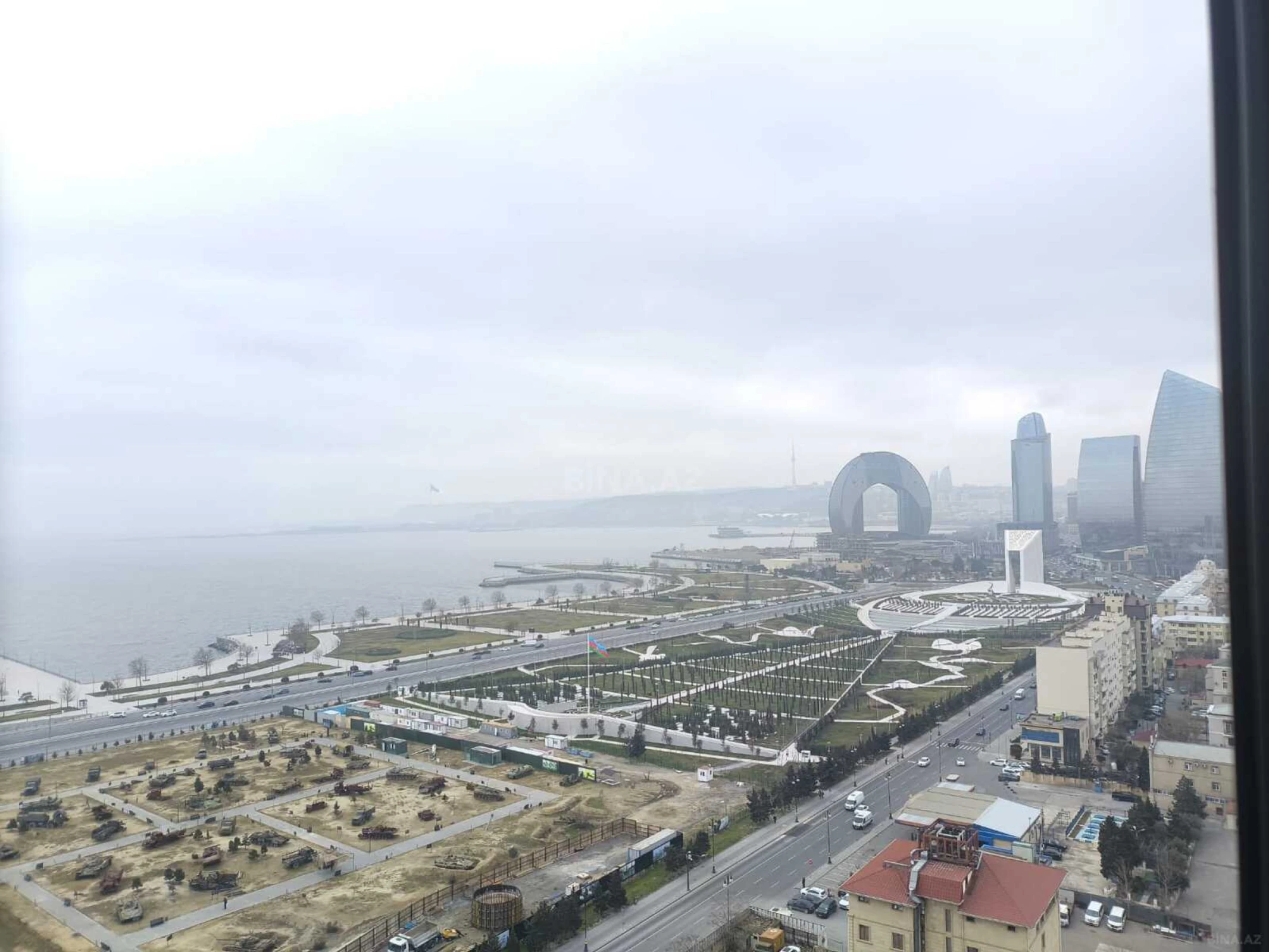 Kirayə verilir 4 otaqlı mənzil 220 m²