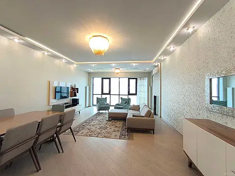 Kirayə verilir 4 otaqlı mənzil 220 m²