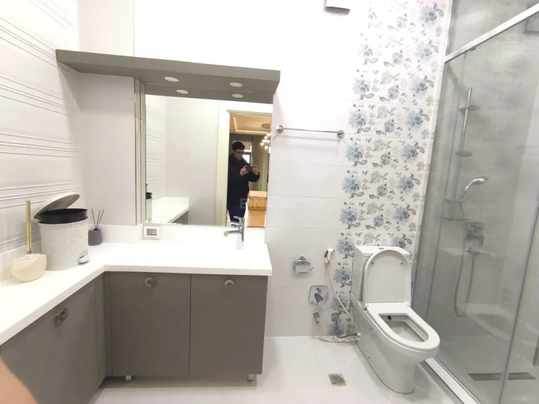 Kirayə verilir 4 otaqlı mənzil 220 m²