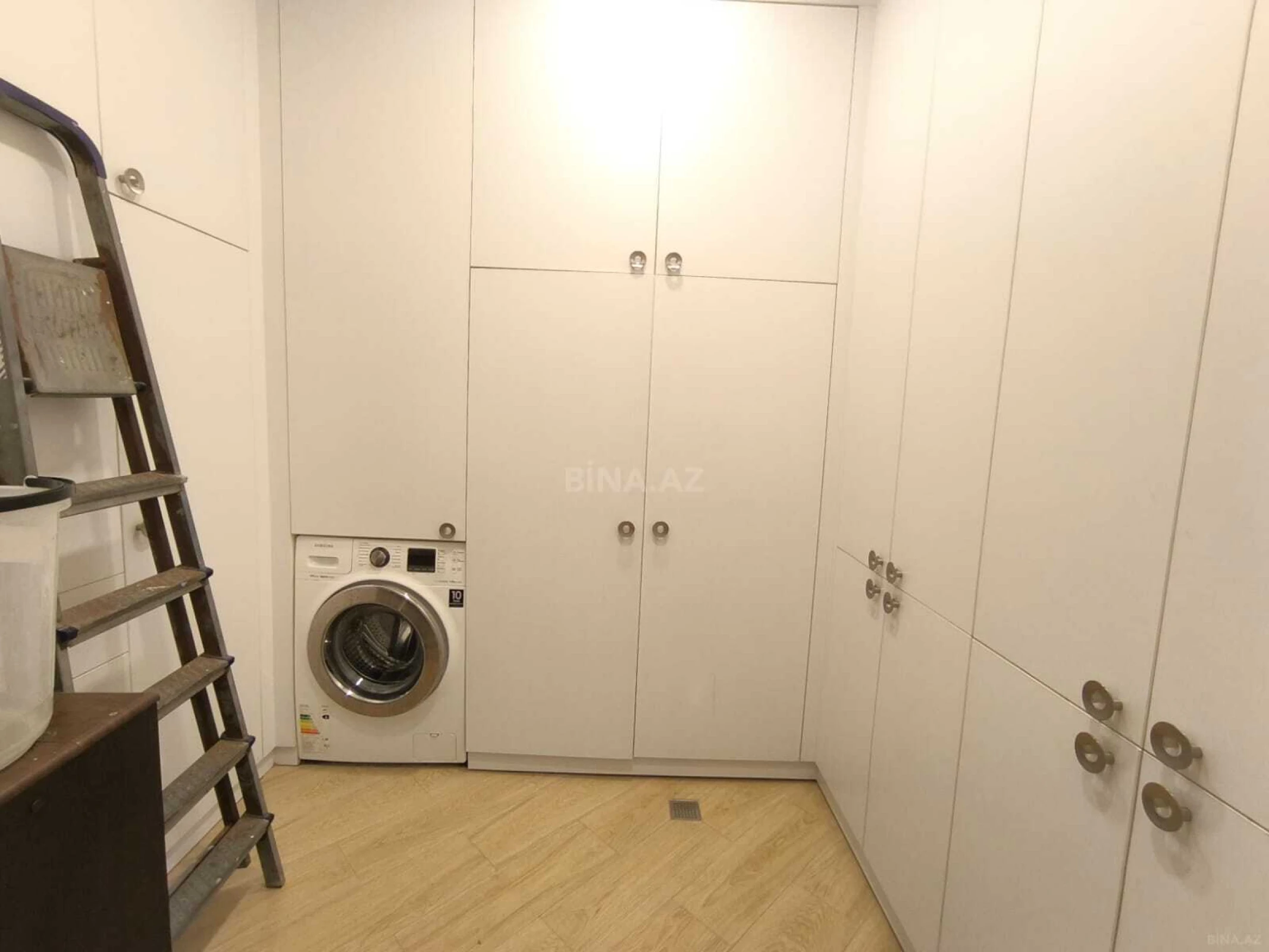 Kirayə verilir 4 otaqlı mənzil 220 m²