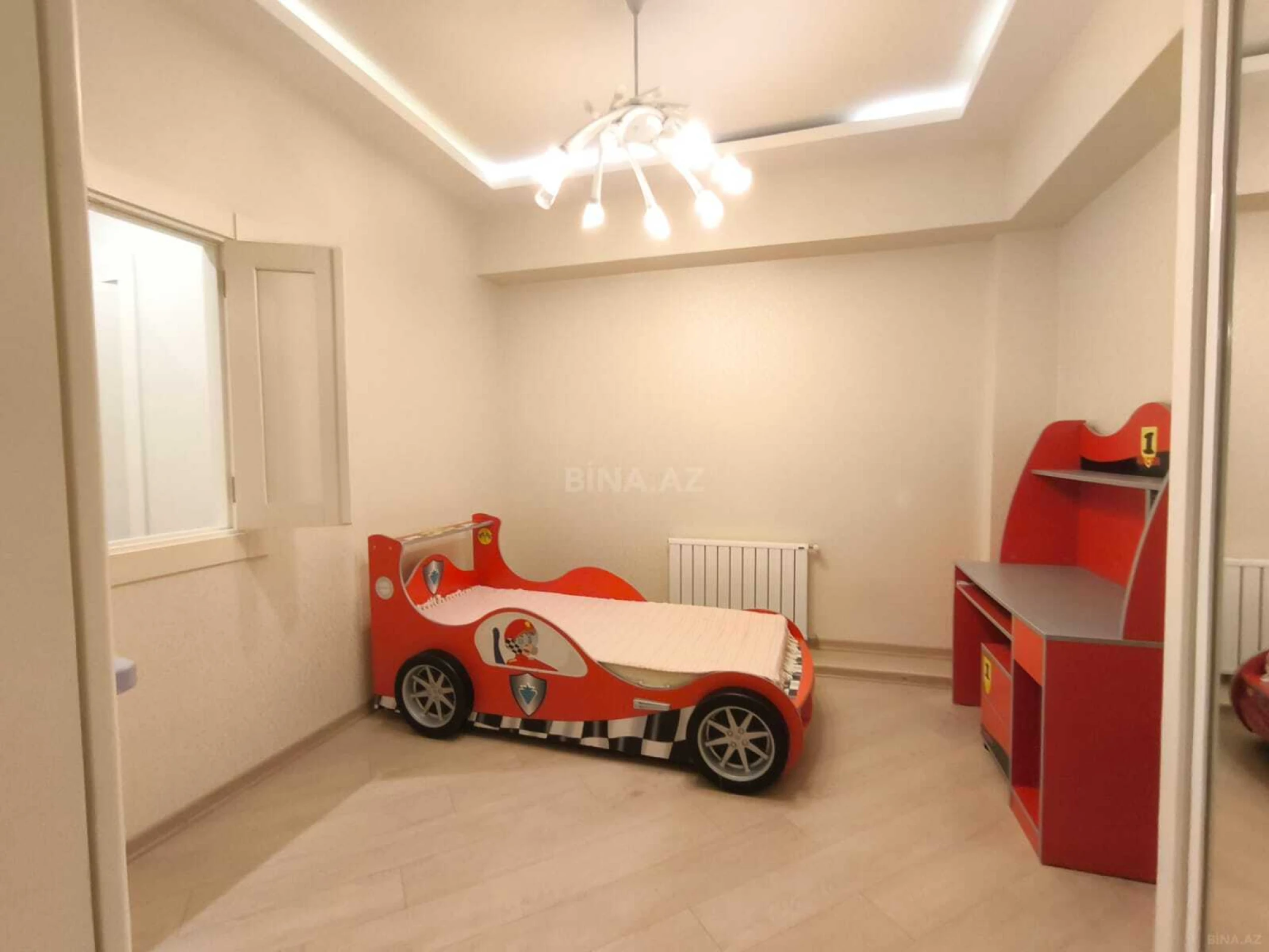 Kirayə verilir 4 otaqlı mənzil 220 m²
