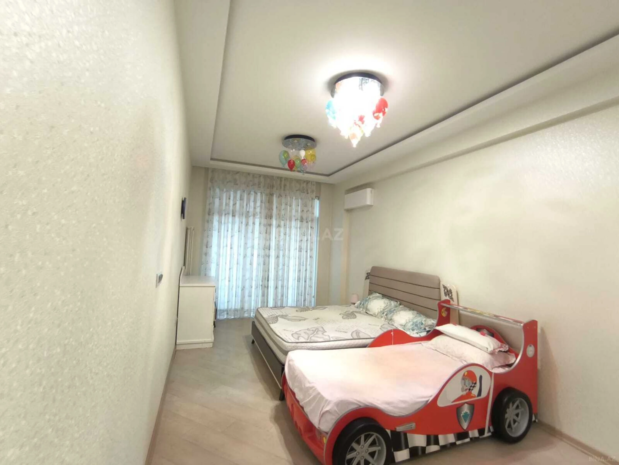 Kirayə verilir 4 otaqlı mənzil 220 m²